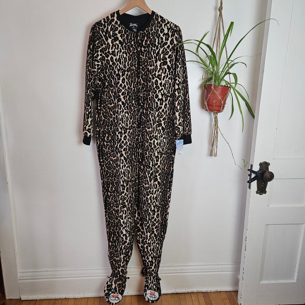 NEW‎ Nick & Nora Jungle Jim Fleece One Piece Pajamas M Leopard Print NWT